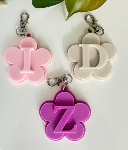 Daisy Initial Bag Tag | Personalised Flower Keychain | 6cm Acrylic Bag Charm