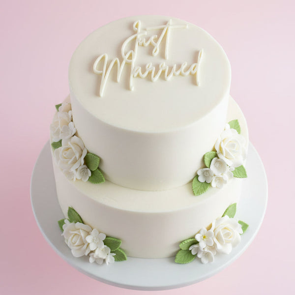 Just Married cake charm in cream colour